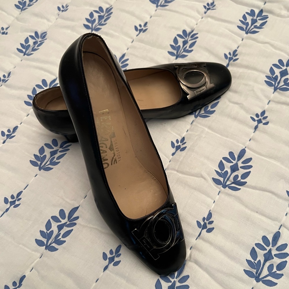 SALVATORE FERAGAMO ITALIAN PUMPS